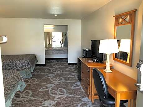 Queen Room with Two Queen Beds - Pet Friendly/Non-Smoking