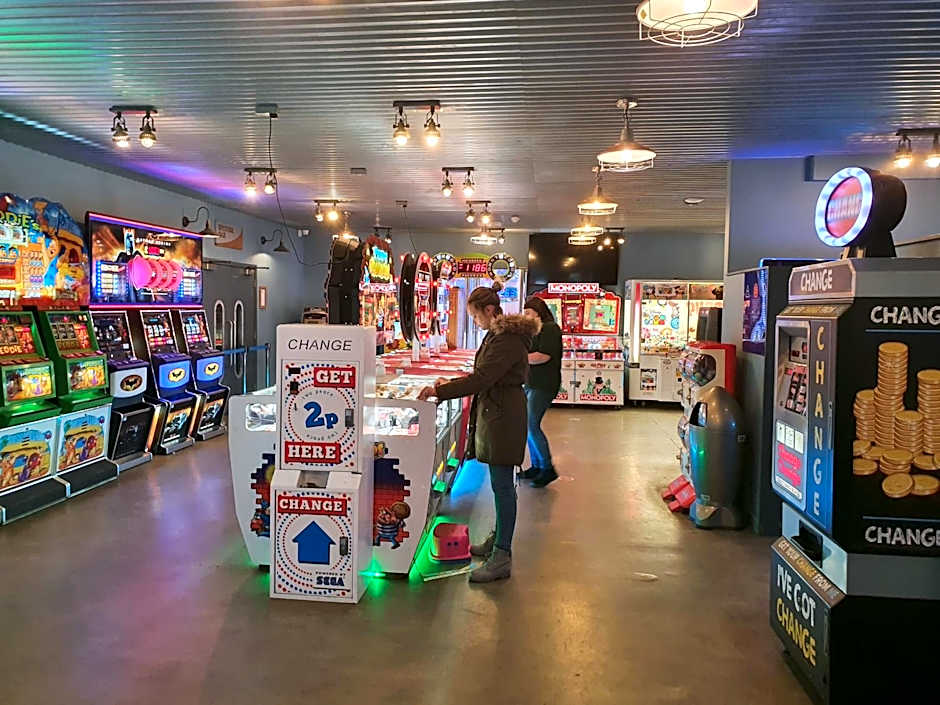 Relaxing Breaks with Hot tub at Tattershal lakes 3 Bedroom