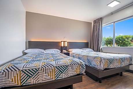 3 Full Beds | Suite, Non-Smoking