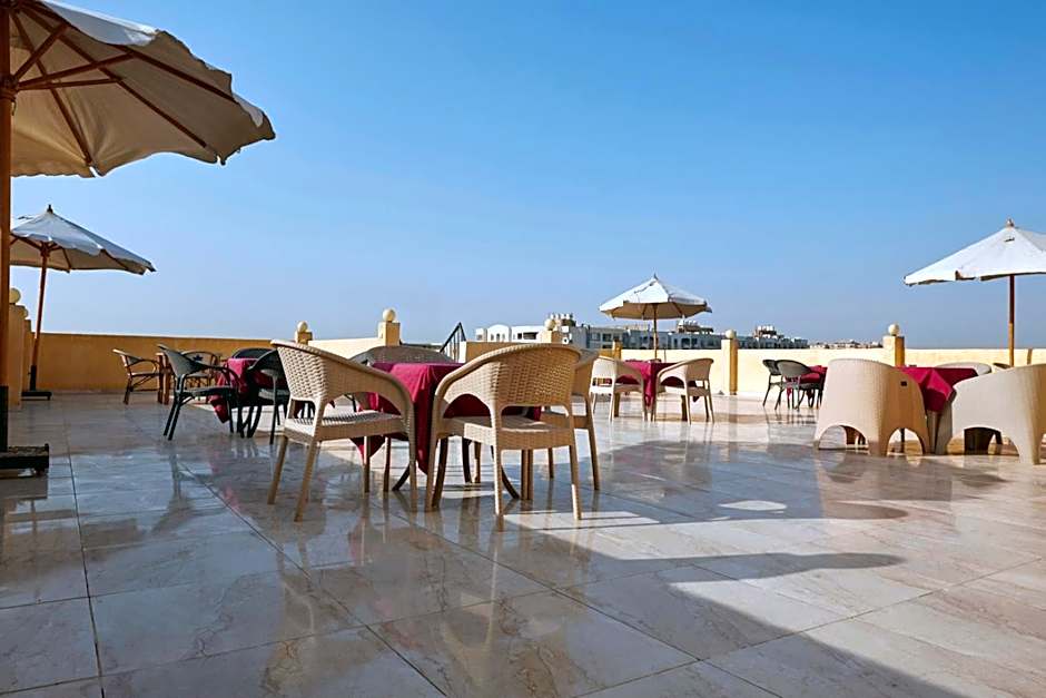 Grand Pyramid View Hotel