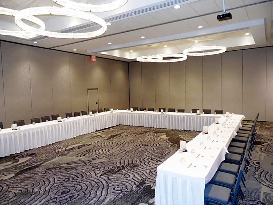 Holiday Inn Chicago Northwest/Crystal Lake/Convention Center By IHG