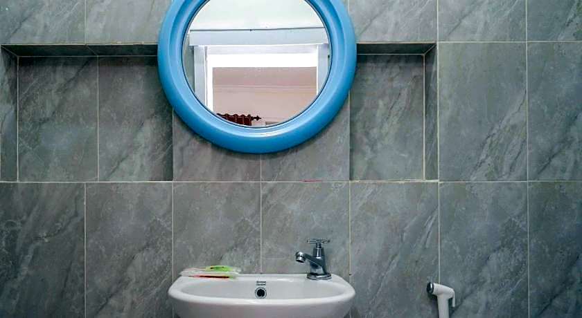 RedDoorz near Rita Super Mall Purwokerto