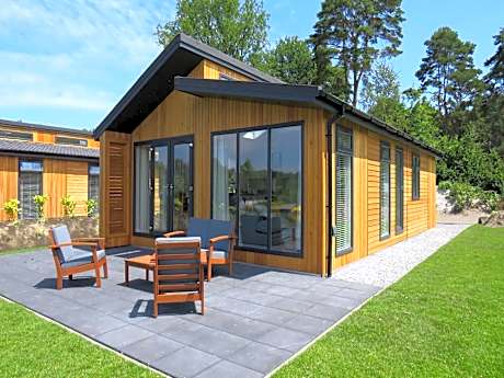 Chalet near Zuiderzee with Garden