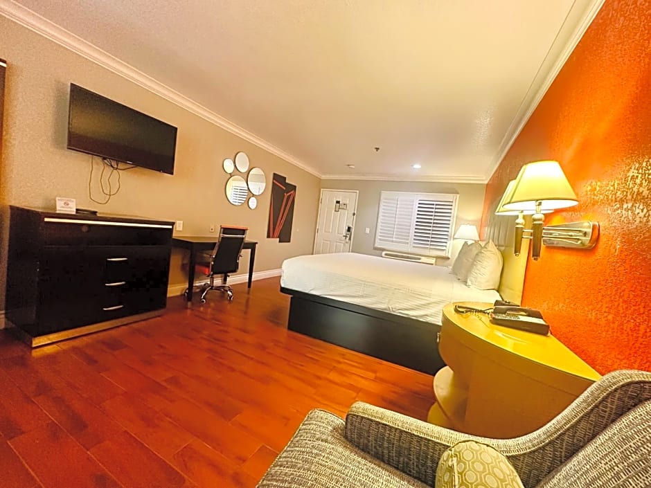 Casa Blanca Hotel & Suites Orange SR-55 Freeway, Near Honda Center, Chapman University, Disneyland