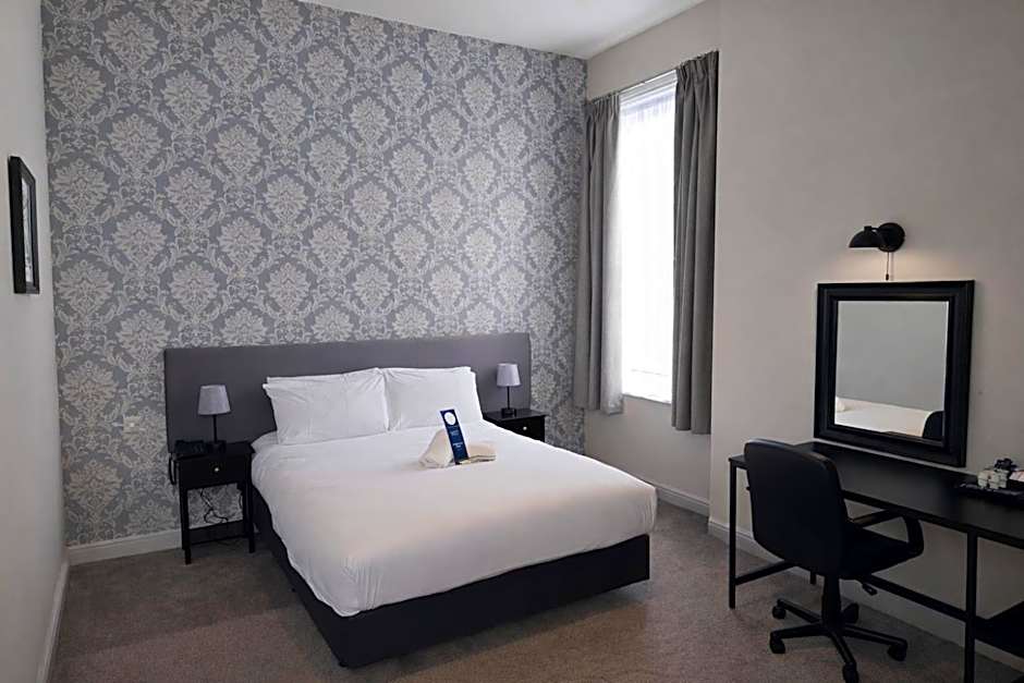 Photo 1 of 14 of Double Room
