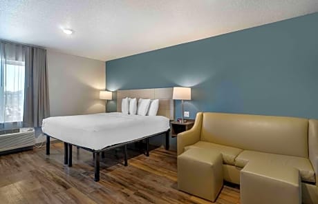 Standard King Room - Non-Smoking