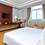 Van Phat Riverside Hotel