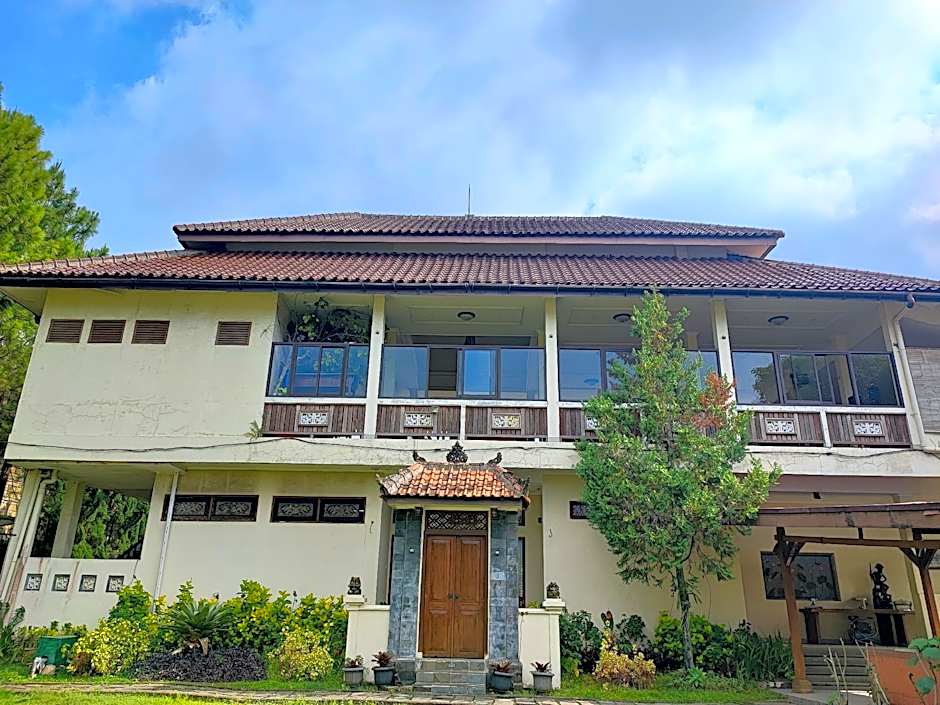 Taman Teratai Hotel