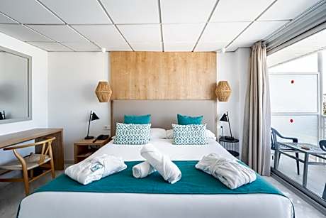 Double Room with Balcony and Sea View