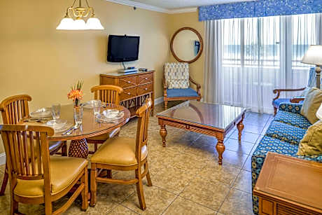 1 Bedroom Queen Suite With Sofabed