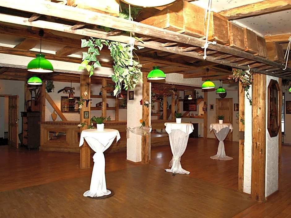 West Hotel an der Sächsischen Weinstrasse