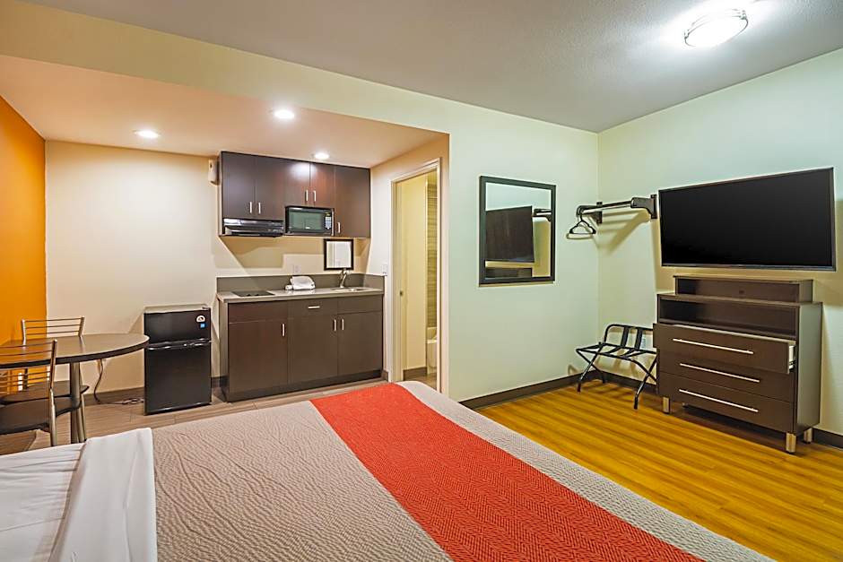Motel 6 Hesperia, CA - East