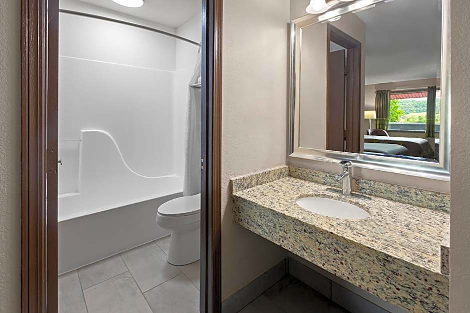 Super 8 by Wyndham Bridgeport/Clarksburg Area