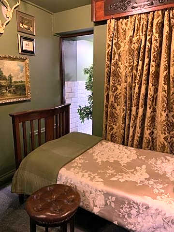 PAVILION ROOMS AT NO. 26