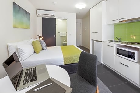 Deluxe Studio Double