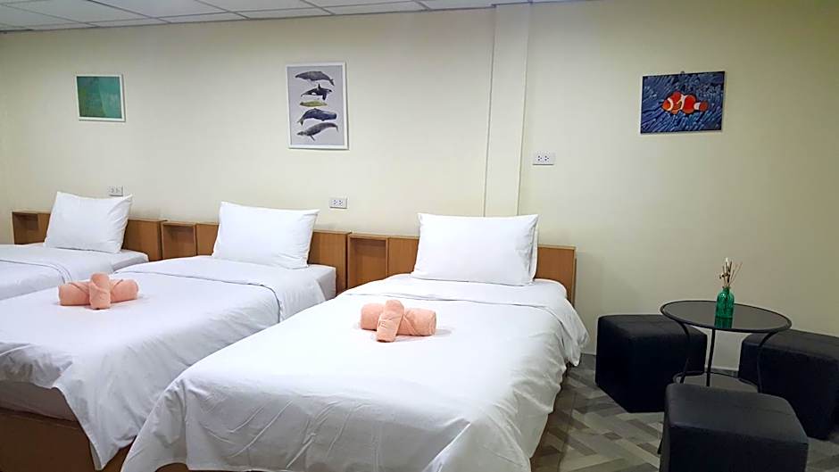 Double D Rooms & Cafe