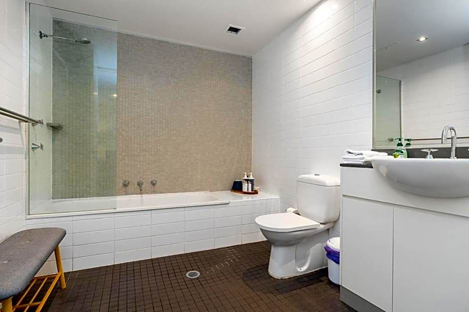 Gateway Apt in Kingston Central - Hosted by Canstay