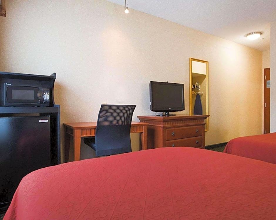 Econo Lodge Glens Falls / Lake George