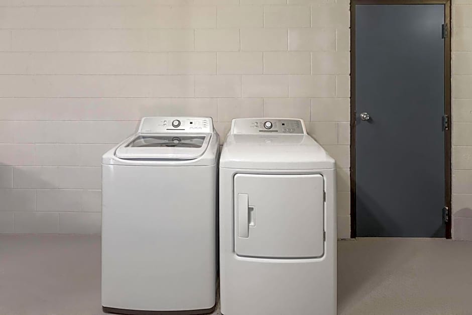 Days Inn by Wyndham Branson Ozarks