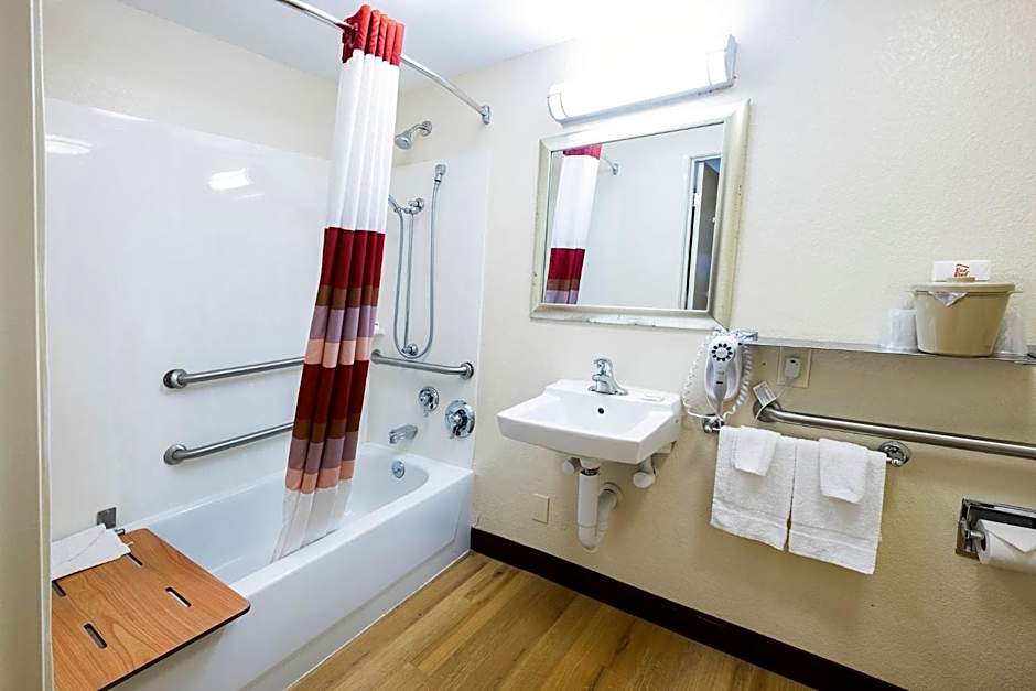 Red Roof Inn Cleveland - Westlake