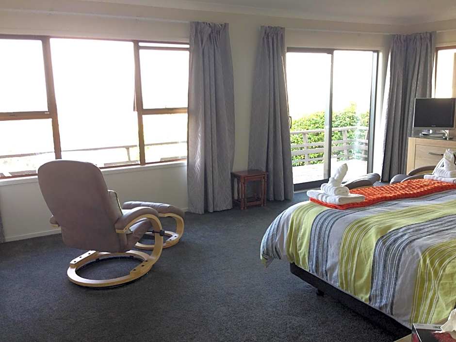 Bay Water Views Bed & Breakfast