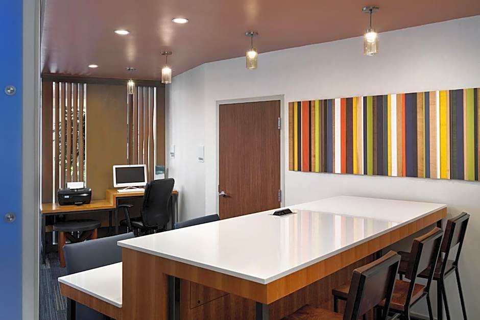 Holiday Inn Express And Suites Brunswick By IHG