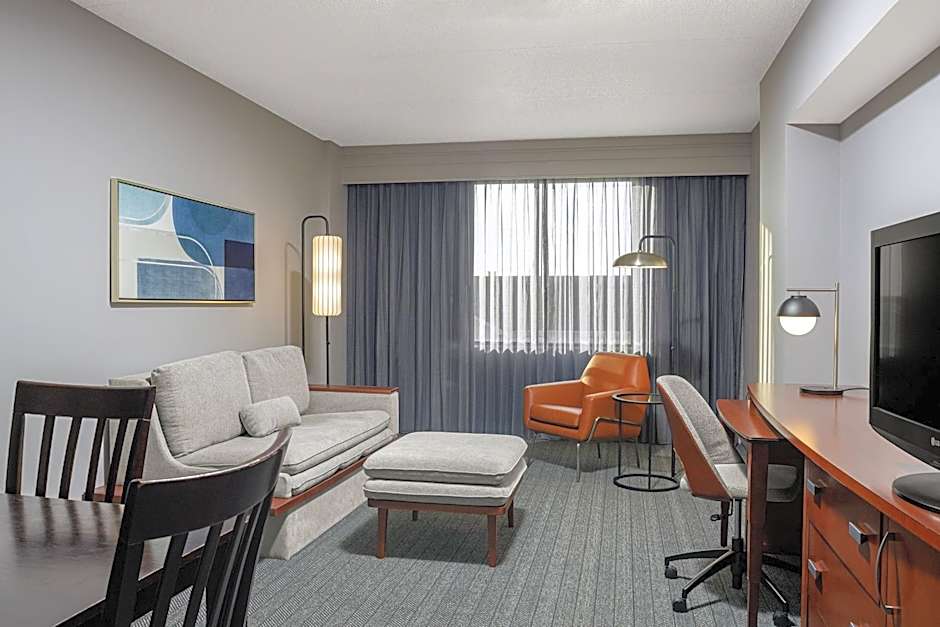 Courtyard by Marriott Long Island MacArthur Airport