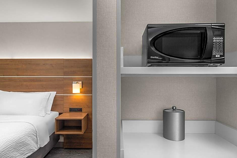 Holiday Inn Express & Suites Salem North-Keizer By IHG