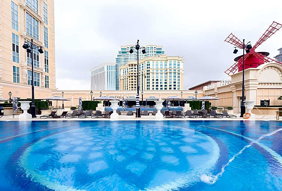 The Parisian Macao