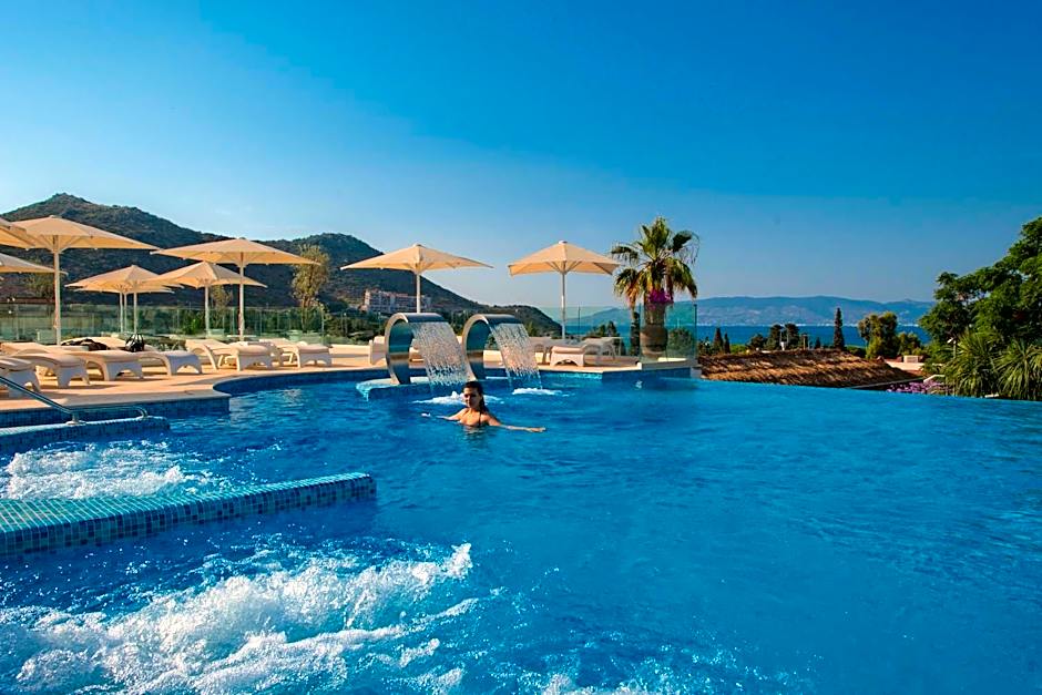 Bellazure Hotel