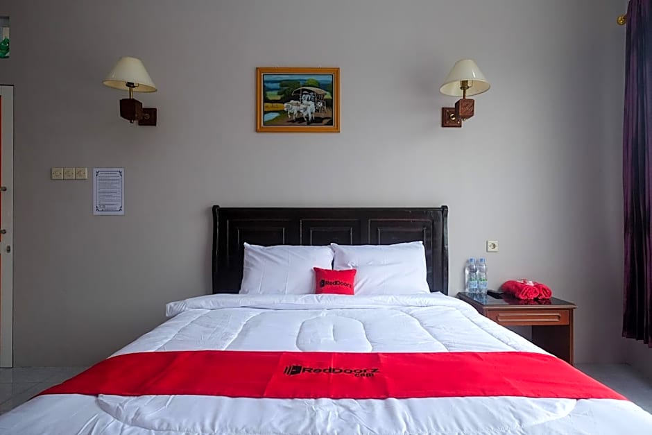 RedDoorz at Jalan Dieng 3