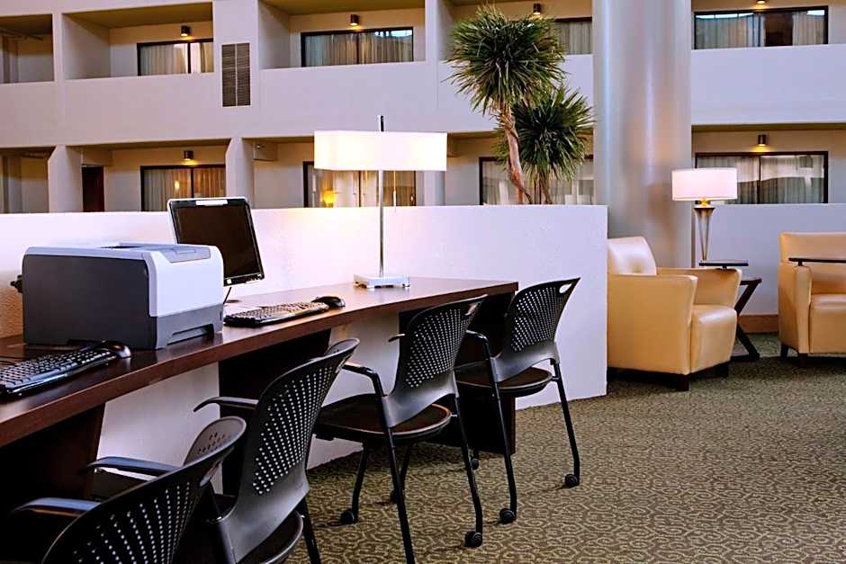 Crowne Plaza Indianapolis-Airport By IHG