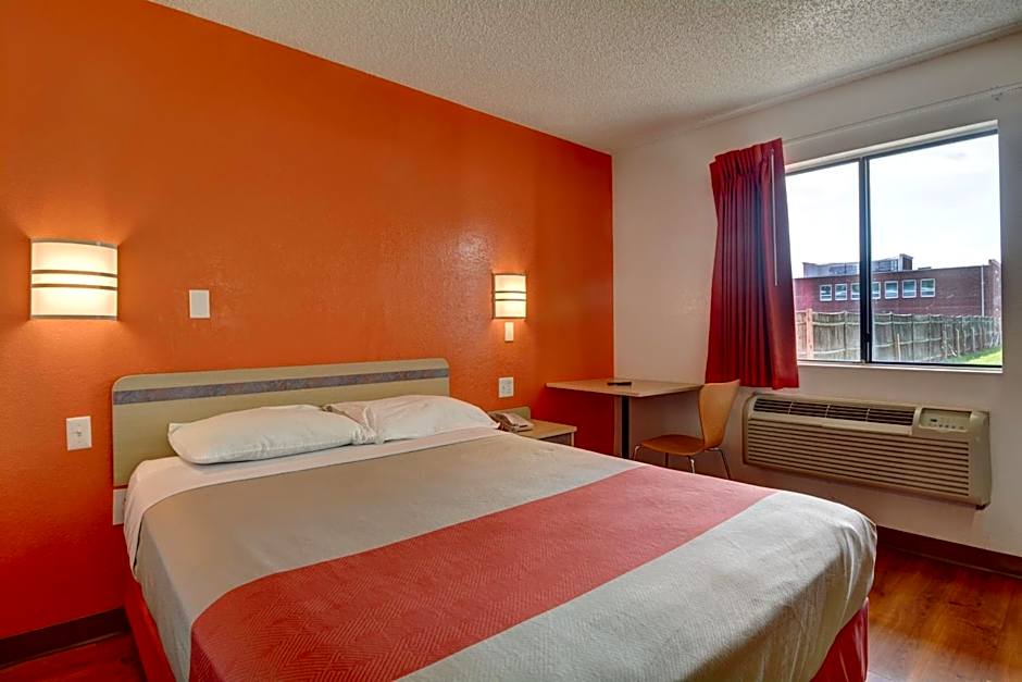 Motel 6-Wethersfield, CT - Hartford