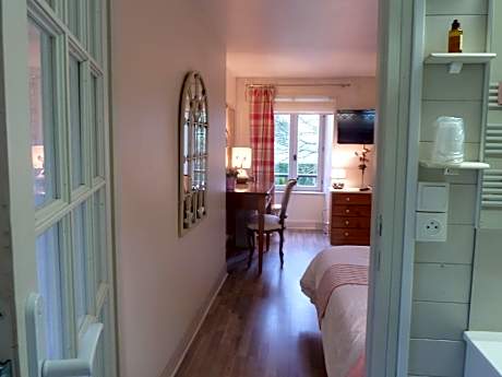 Suite-Douche-Vue sur Jardin-Chambre SAINT-MICHEL