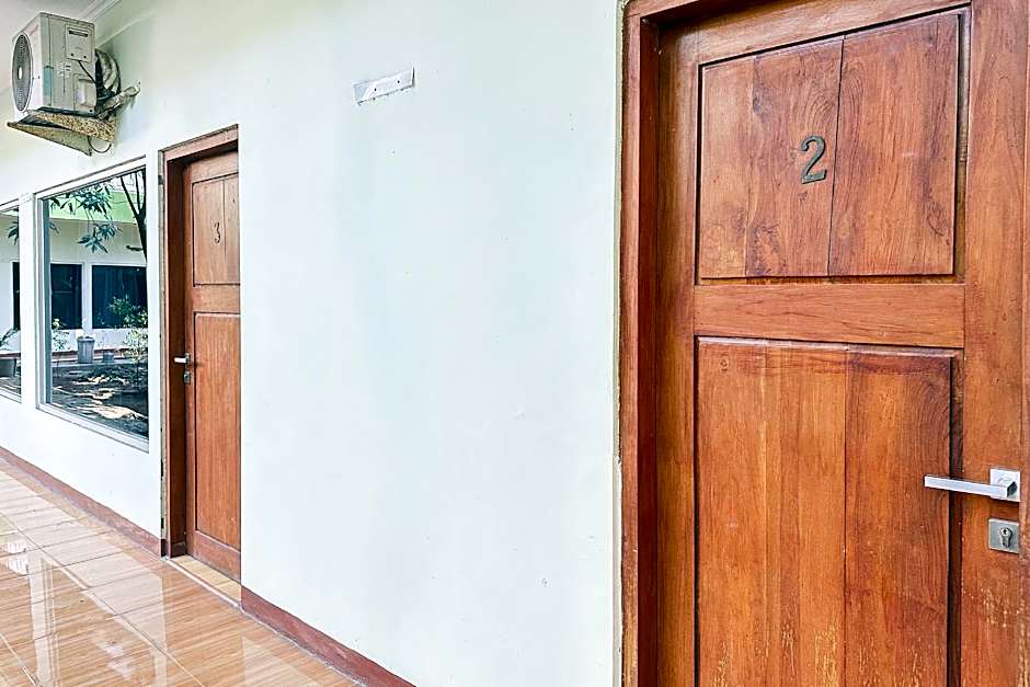 Global Inn Syariah Mitra RedDoorz near Juanda T1 Airport