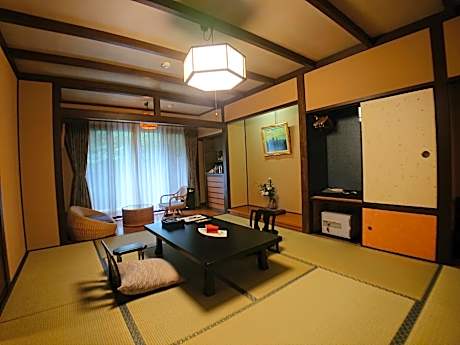 Quadruple Room with Private Bathroom