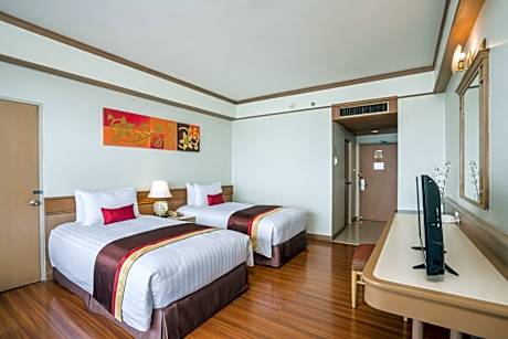 Deluxe Double or Twin Room with Pool Access