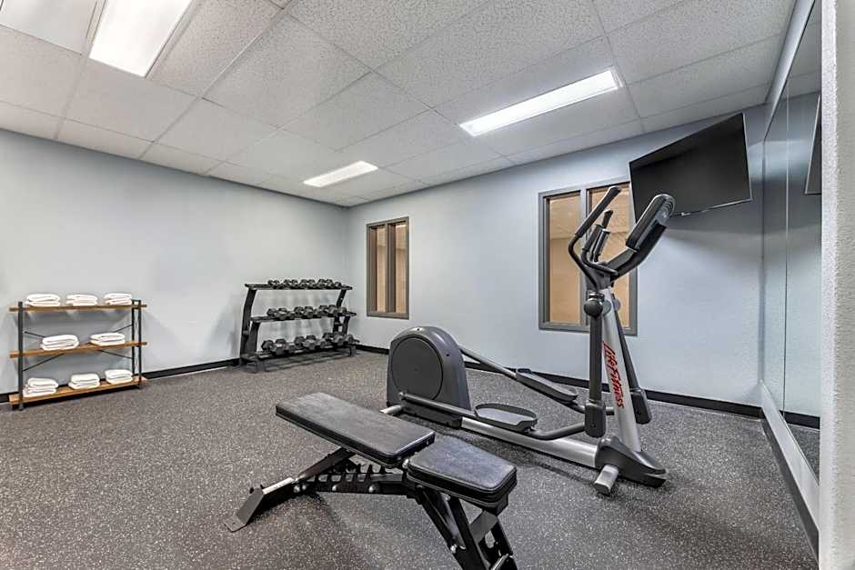 Days Inn & Suites by Wyndham Thunder Bay