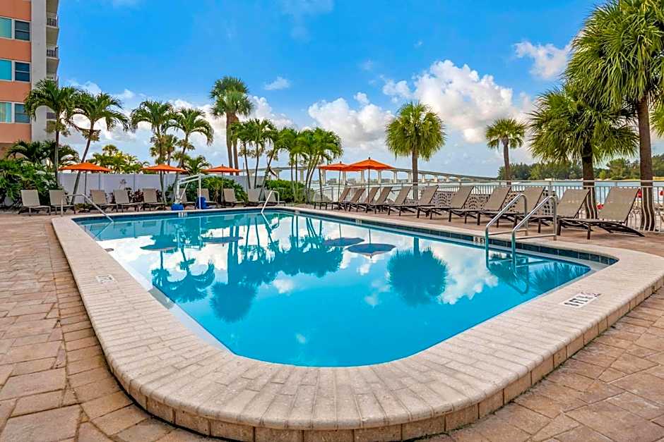 Winter the Dolphin's Beach Club, Ascend Hotel Collection