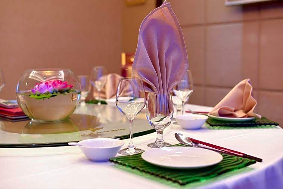 Yijian Holiday Hotel