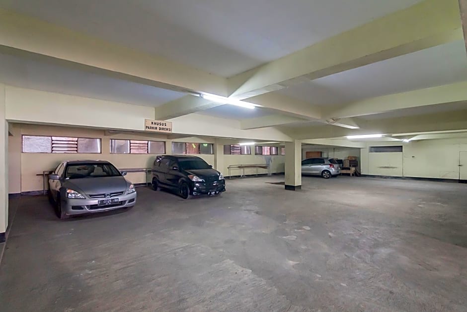 RedDoorz near Sukabumi Station 2