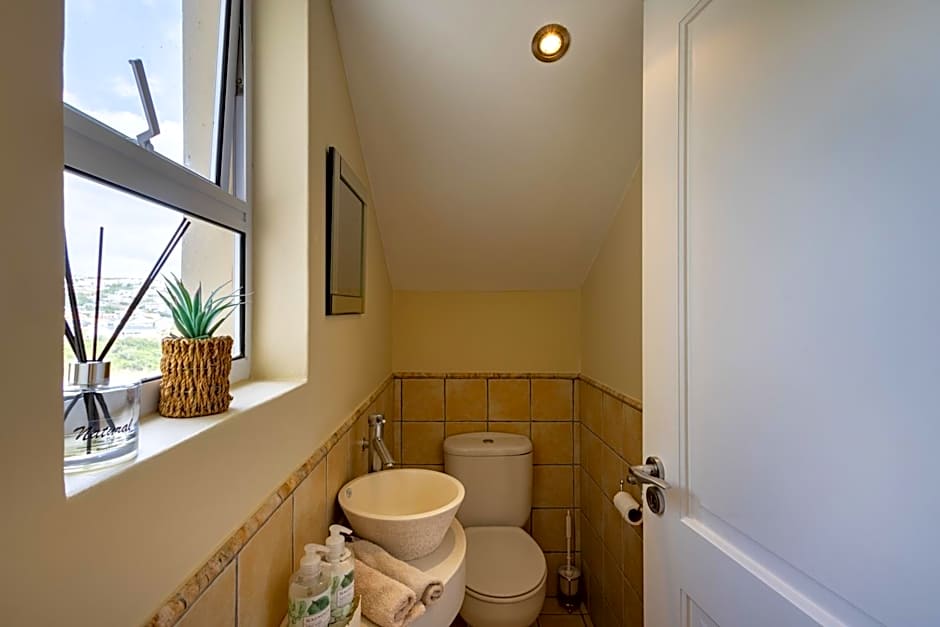 Gemini Villa - Solar Powered Pool & Near Beach