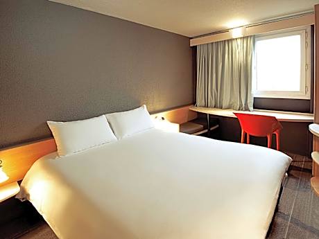 Standard Room With 1 Double Bed + 1 Sofa That Sleeps 2