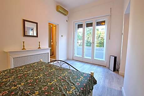 Deluxe One-Bedroom Apartment with Garden View