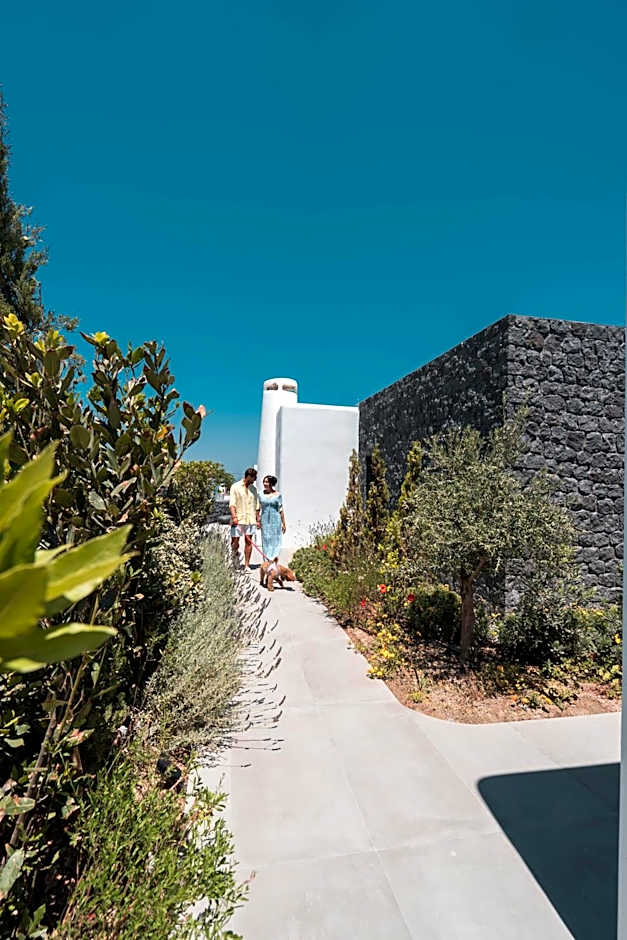 NĒRO Suites by NOMÉE Hospitality Group