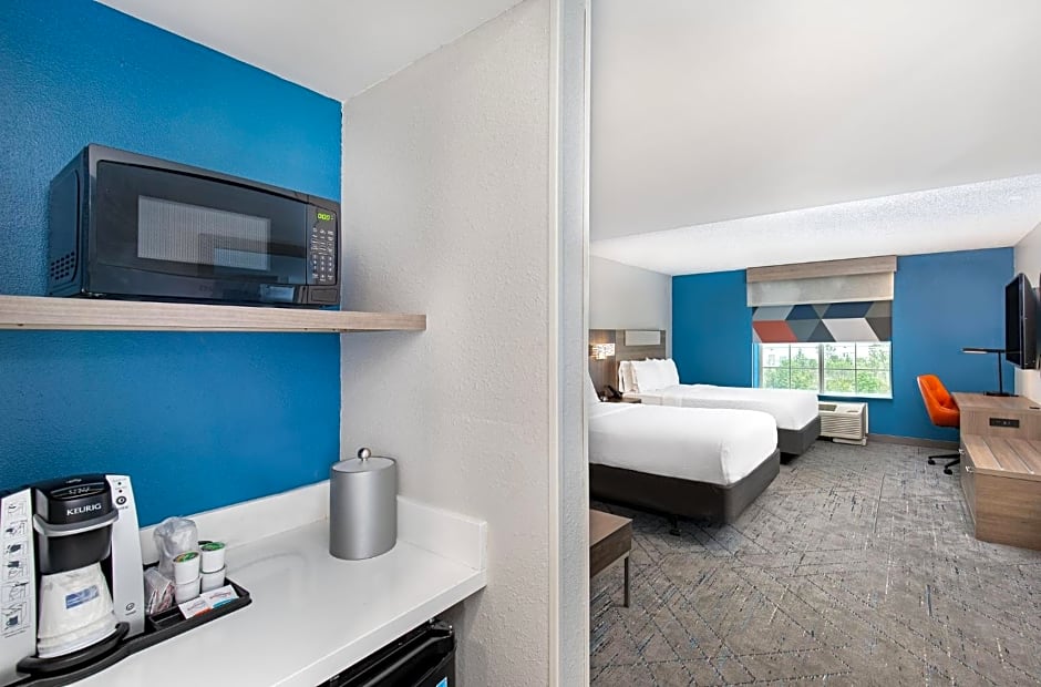Holiday Inn Express & Suites Columbus at Northlake By IHG