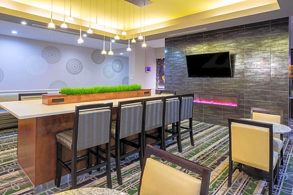 La Quinta Inn & Suites by Wyndham Houston Nw Beltway 8 / West Rd