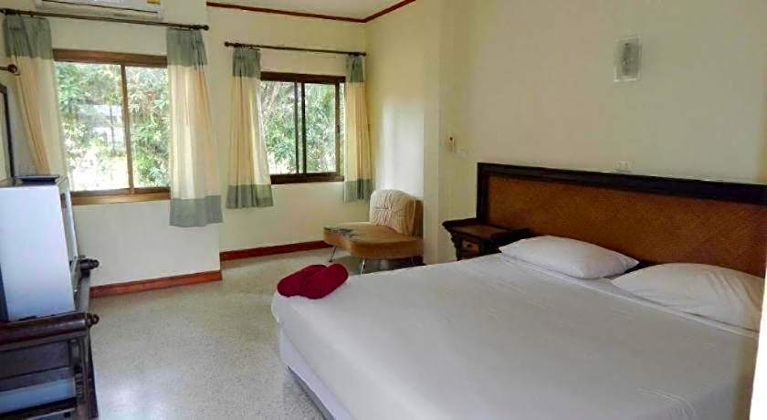 Jinta Hotel Nathon Beach