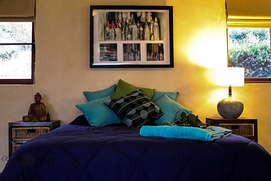 Tomah Retreat - Studio BREATHE with fireplace