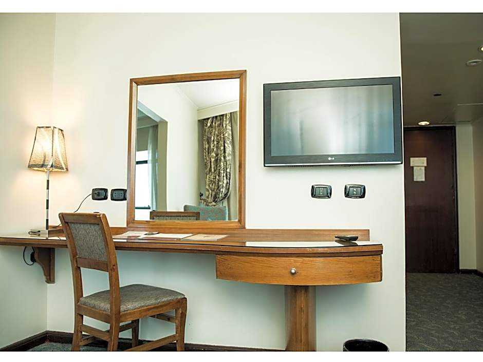 Cherry Maryski Hotel